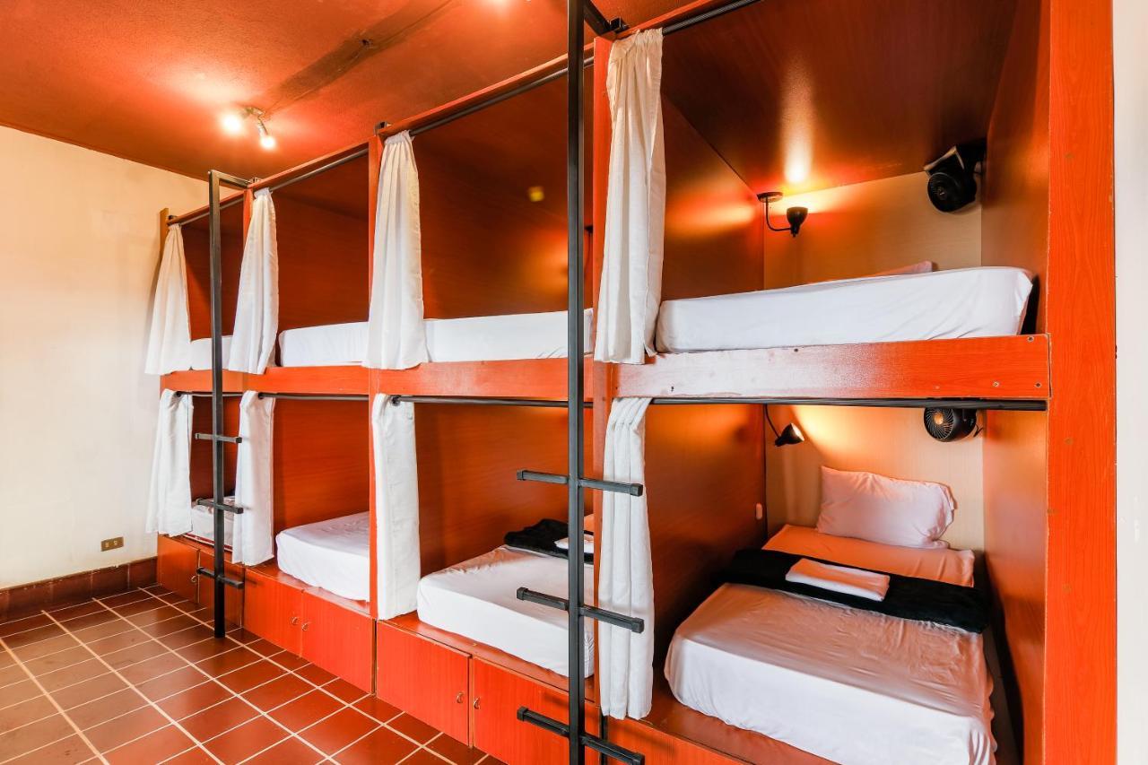 Capsule Hostel Guatemala City Ngoại thất bức ảnh